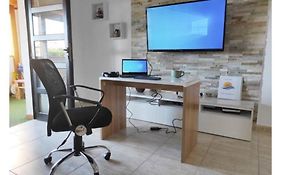 Casa Krisma, Fabulous Modern Spacious 2 bedrooms apartment, Remote Work, Fast WIFI, Parking&AC